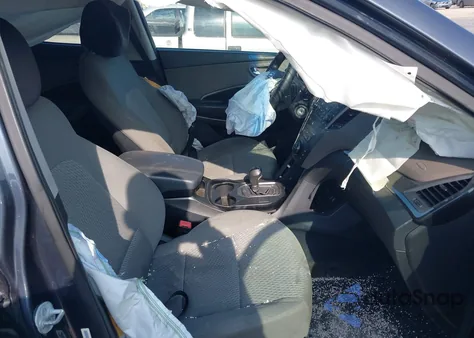 2015 Hyundai Santa Fe Sport 2.4L z USA, uszkodzony, nr VIN 5XYZTDLB9FG246485